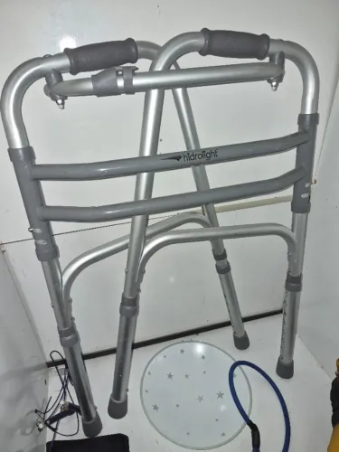 Andador ortopédico apoios,  dobrável. 2 meses de uso.