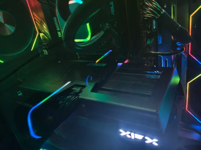 Rx 9060xt 16gb XFX 2 meses de uso com caixa ainda