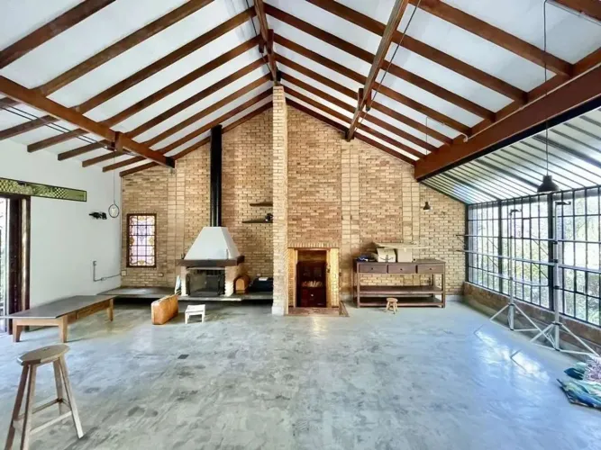 EXCELENTE CASA Rústica, linda, piscina privativa, bem localizada Vila Diva, muita natureza