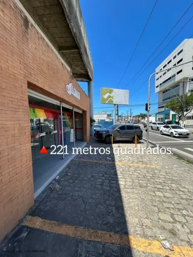 Prédio comercial de esquina para locação com duas frentes