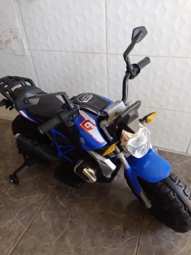 Vende- se moto elétrica infantil menino 12 V semi-nova lindíssima pneu de borracha Eva top