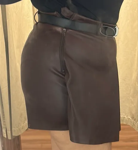 Short Saia de couro marsala tam 46