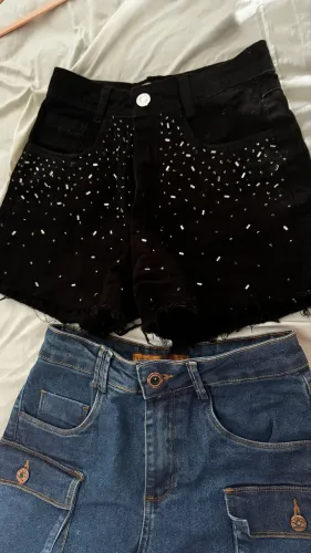 Duas bermuda jeans