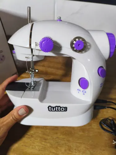 Mini Máquina de Costura Tutto