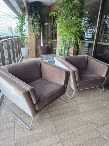 Par de poltronas R$ 999,00. Excelente oportunidade! Desapego por motivo de mudança.