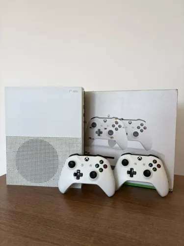 XBOX ONE S 1TB + 2 CONTROLES TODO ORIGINAL