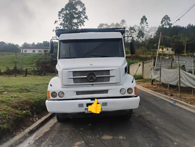 Caminhão Mercedes LK 2638 caçamba traçado