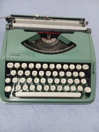 Máquina de escrever Olivetti