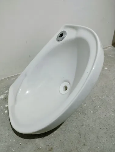 Lavabo suspenso branco Celite