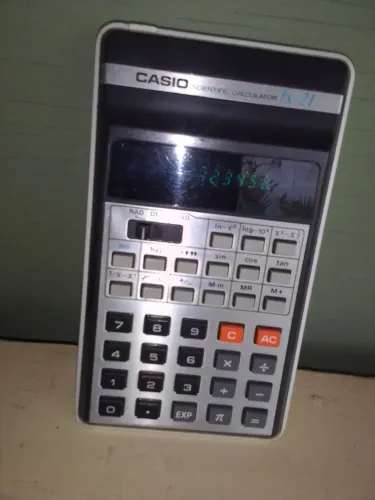 Máquina de cálculo Casio F21