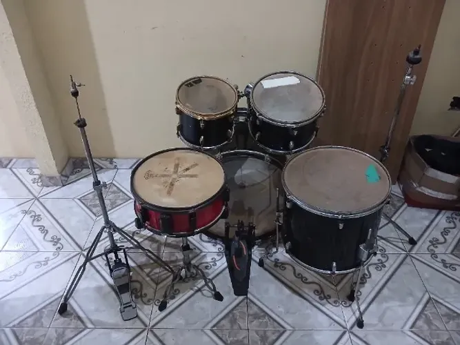 Bateria com ferragens
