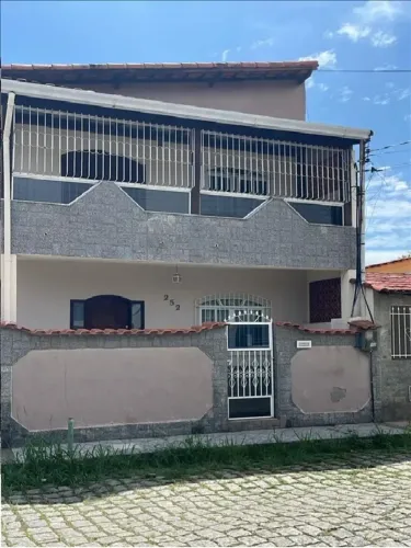 Casa para venda possui 227 metros quadrados com 4 quartos em Vila Santa Cecília - Resende