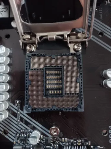 Kit: z390 gaming X + 9° i5 9600K = 1550 reais