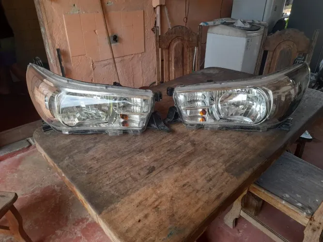 Farol Hilux 2016/2020 Original