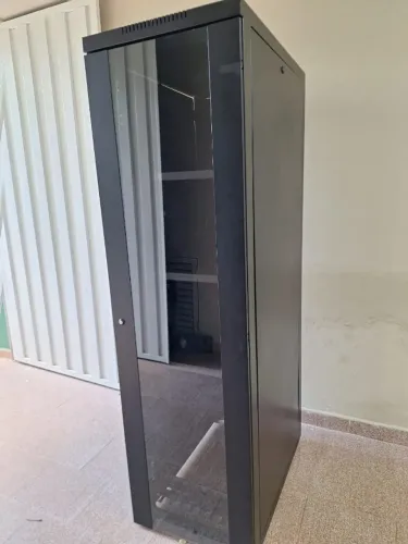 Rack Servidor 44U Piso 19? com Porta de Vidro, Bandejas e Ventilação