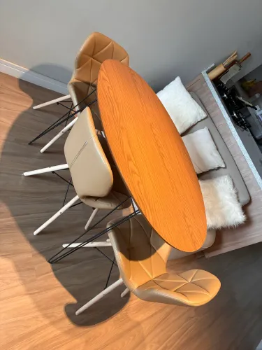 Mesa com 4 cadeiras