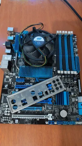 Kit Placa Mãe + Processador i7 (com defeito)