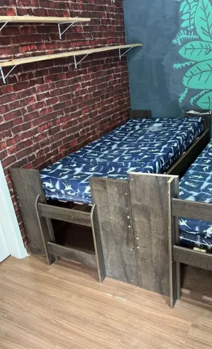 Cama e 2 colchões