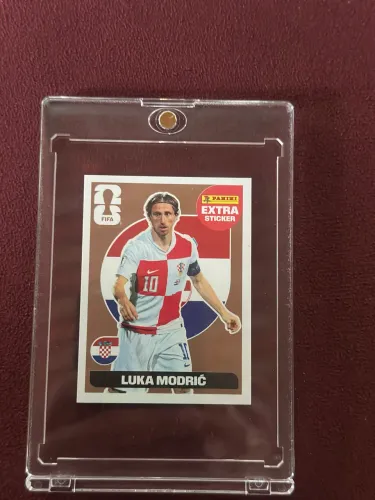FIGURINHA LEGEND BRONZE DE LUKA MODRIC (COM CAPINHA PROTETORA).
