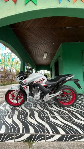 VENDO cb twister 250. Segundo dono, ano 2022, quitada em meu nome. APENAS 19.900