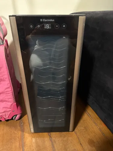 Adega Electrolux 12 garrafas Só 500