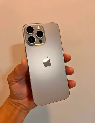 iPhone 16 Pro Max 256GB - Titânio Natural