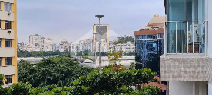 MARAVILHOSO APARTAMENTO EM BOTAFOGO COM VAGA, VARANDA E TERRAÇO!
