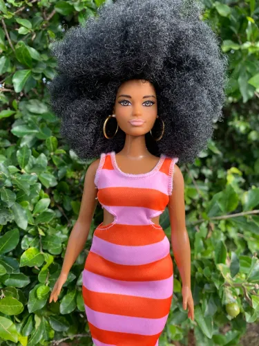 Barbie fashionista 105 black curvy