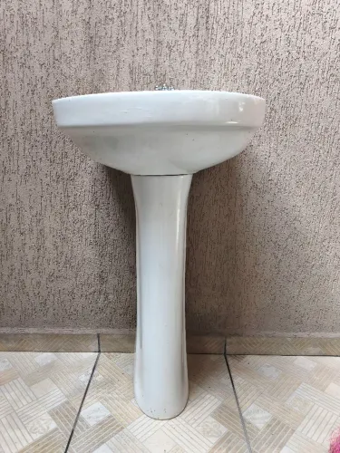 Pia com coluna para banheiro branca