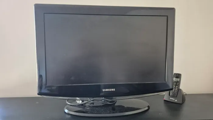 TV Samsung 26" Completa (c/ Conversor Digital) - Ideal para Quarto, CFTV ou Retrogaming