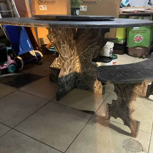 Mesa de ardósia com tampo giratório
