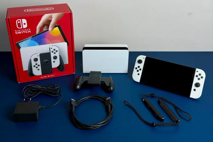Console NINTENDO SWITCH OLED 64GB - ACEITAMOS TROCAS/PARCELAMENTO EM ATÉ 18x