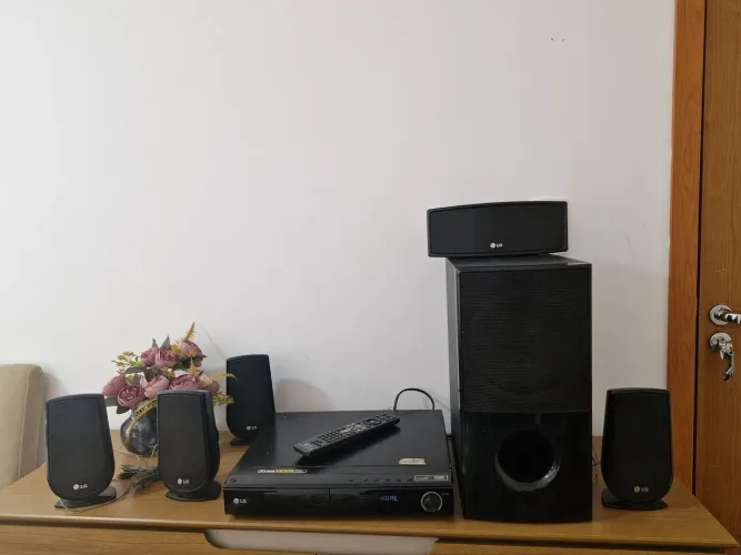 Home Theater LG HT806ST - Para Peças ou Reparo"