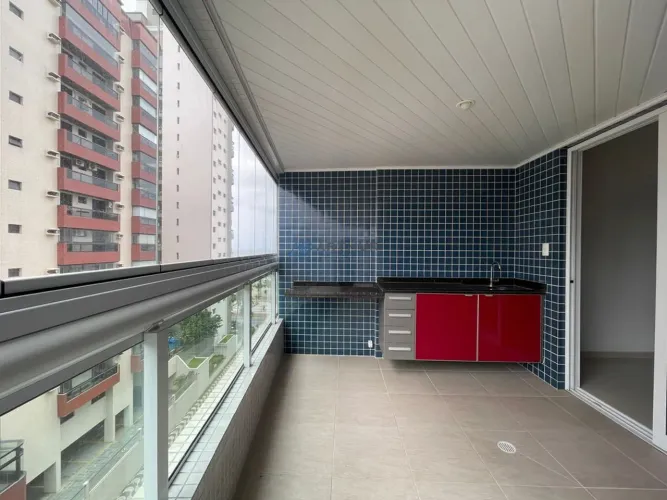 Apartamento a venda em Praia Grande no Canto do Forte a 50 metros da praia