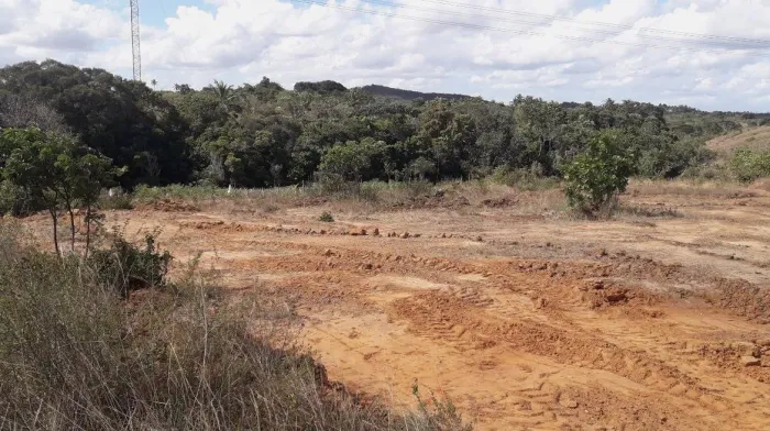 TERRENO COM NASCENTE EM SÃO CRISTÓVÃO! Na margem da estrada principal Pov. Timbó. 