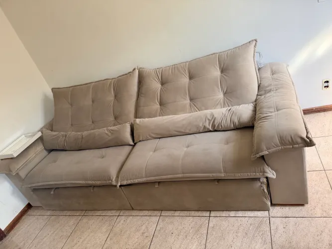 Sofá retrátil reclinável 2,90m bege R$2.000,00