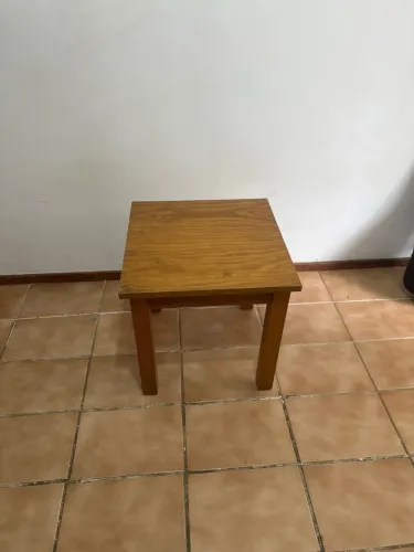 Mesinha de Canto / Apoio em Madeira Firme (Para Reforma / Desapego)
