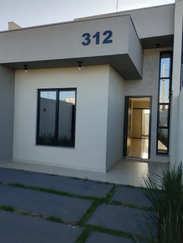 Casa no Bairro Tropical, 03 quartos (01 suíte), 73,48m² com excelente infraestrutura