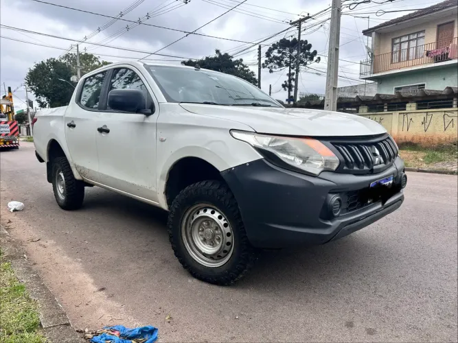 Mitsubishi L200 Triton Sport GLX 2.4 CD Diesel Mec. 2019