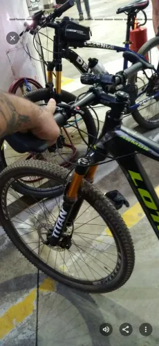 BICICLETA LOTUS, modelo Armo, quadro em alumínio idratado pra ficar mais leve.