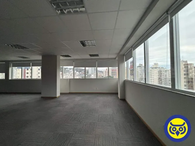 Andar comercial para locação no Centro 225 m² privativos e 5 vagas de garagem