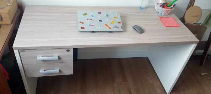 Mesa de escritório madeirada reforçado