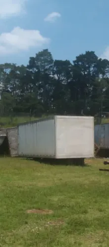 baú isotérmico com piso canaletado, sem motor, excelente estado, 8,0 c  x 2,60 l  x 2,60h