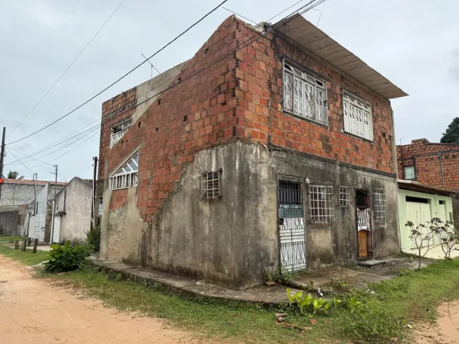 ? CASA DE ESQUINA À VENDA - SANTA MARIA / VALE DO AMANHECER