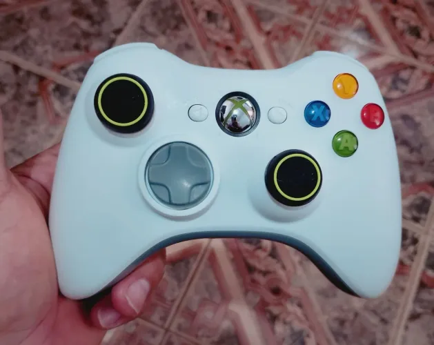 Controle original branco Xbox 360 - em ótimo estado!