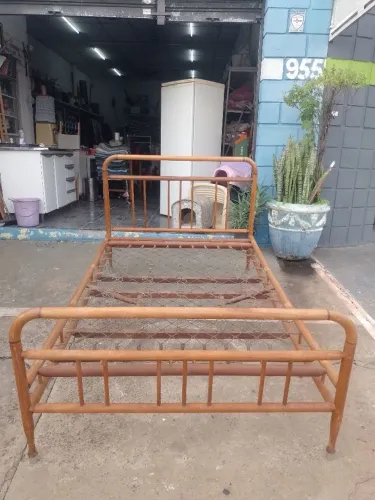 Cama de casal antiga década de 50