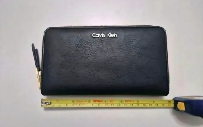 Carteira calvin Klein original 19cm comprimento 11cm altura usada com pequenos descascados