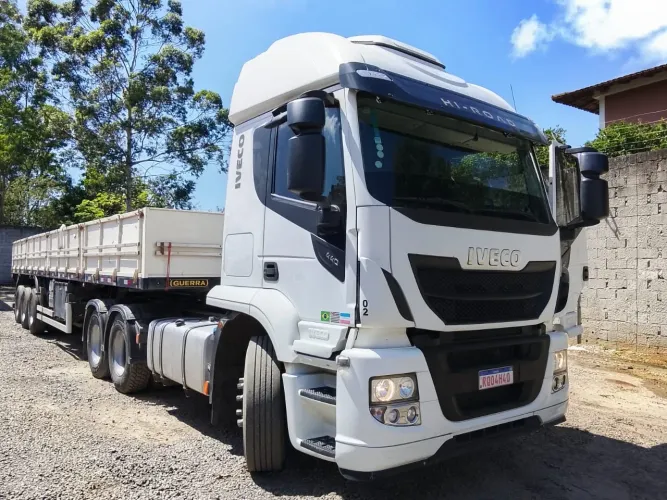 Iveco Stralis 600S44T 2022 - Único Dono - 180.000 km (Com Geladeira)