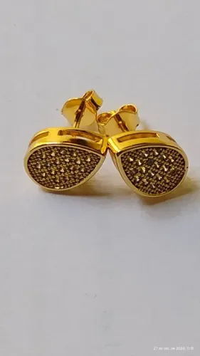 Par de Brinco cravejado com zircônias e Folheado a ouro 18k