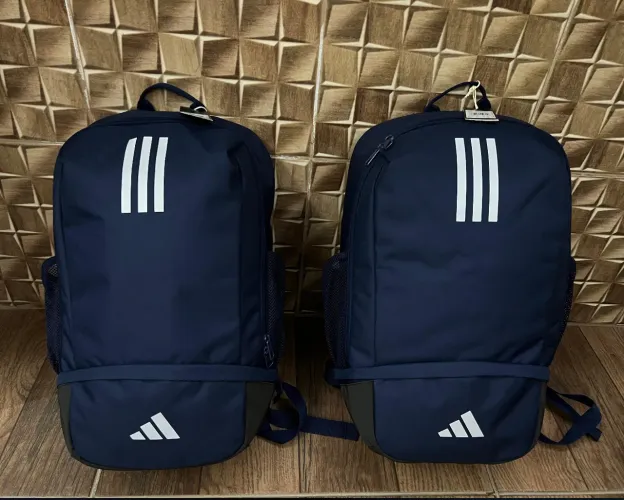 Mochila Adidas Azul 26,5 litros novas